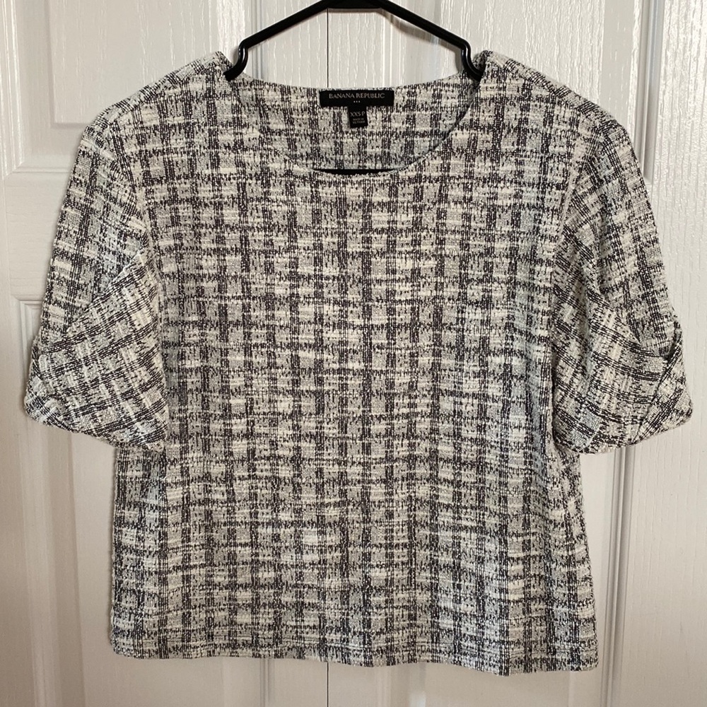 Banana Republic houndstooth / blouclé style top